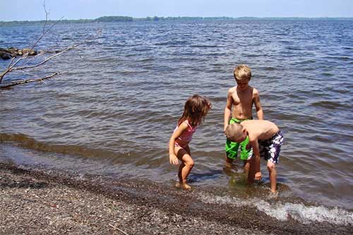 Kids looking for treasures in Lake Champlain at North Hero State Park (photo credit: Sara Hayes)