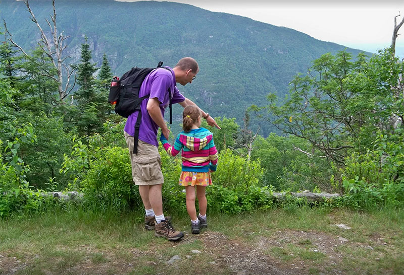 A family hike in the notch